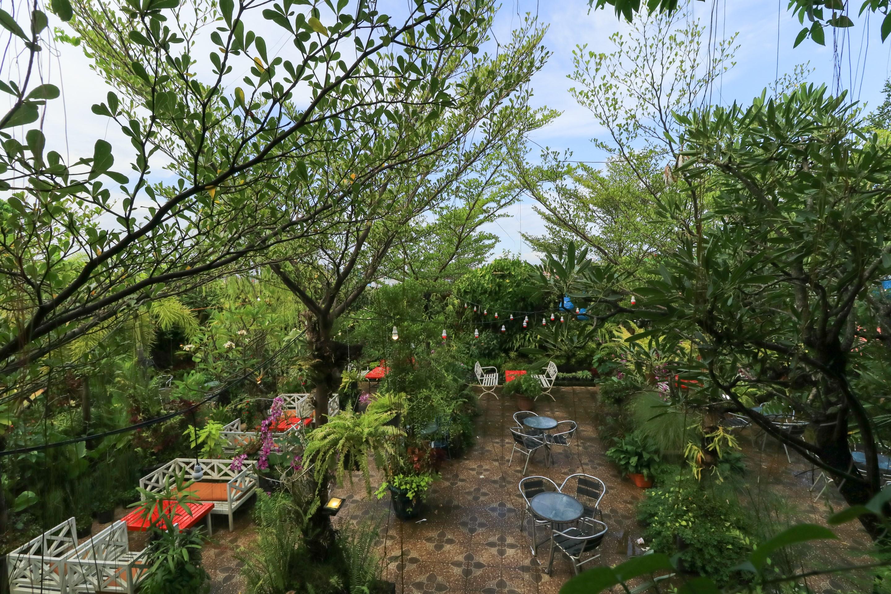 Labuana Homestay&Cafe Garden Macasar Exterior foto