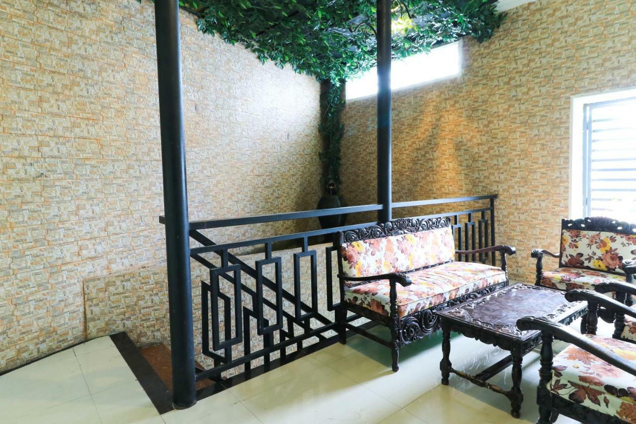 Labuana Homestay&Cafe Garden Macasar Exterior foto